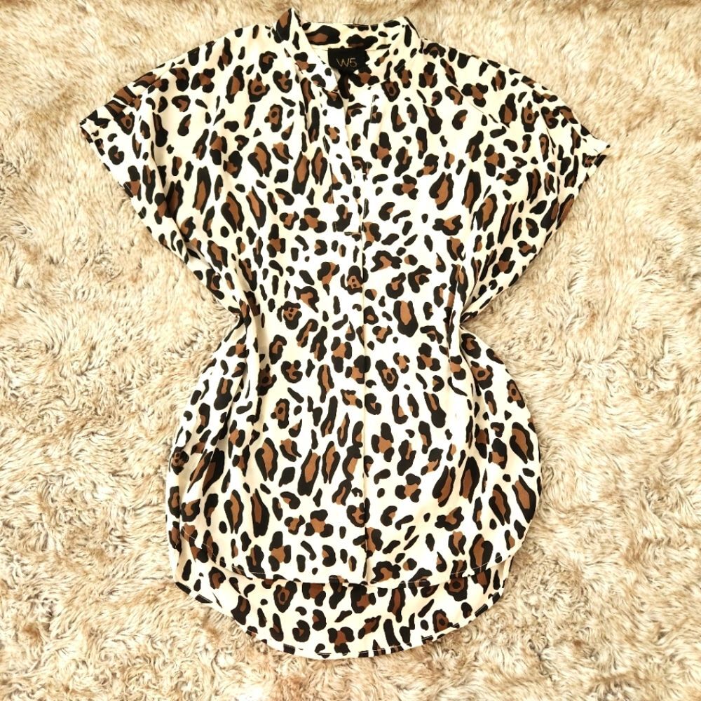 W5 Leopard Print Cap Sleeve‎ Notch Neck Blouse Cream Size Medium